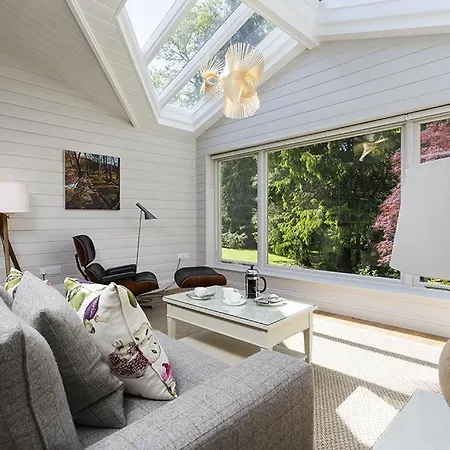 Rosewood By The River 別荘