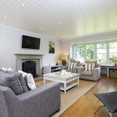 Rosewood By The River 別荘