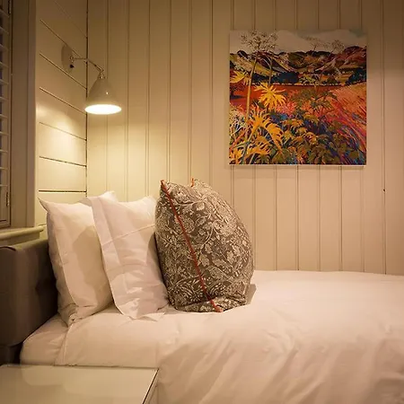 Rosewood By The River 펜션