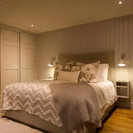 Rosewood By The River 앰블사이드