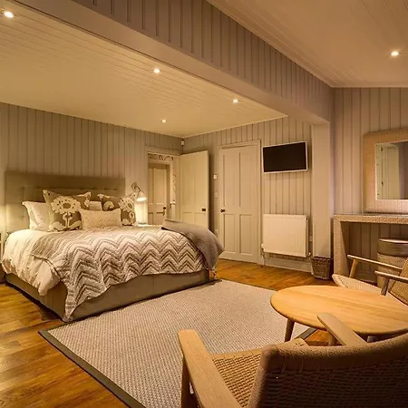 Rosewood By The River 앰블사이드