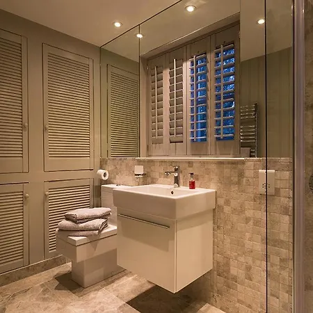 Rosewood By The River * アンブルサイド